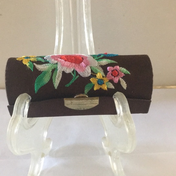 Vintage embroidery lipstick holder - Picture 2 of 7